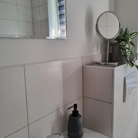 דירה Modern-ruhig-stadtnah-geschirrspueler-parkplatz